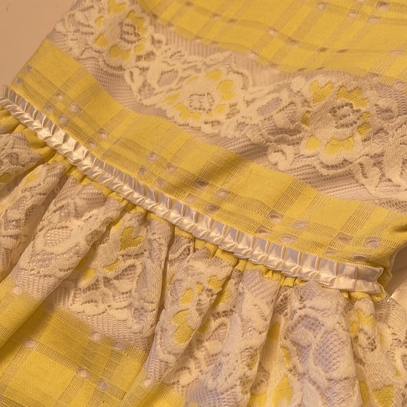 Emily west - Yellow and white lace overlay size 5 little girls dress - Picture 7 of 7